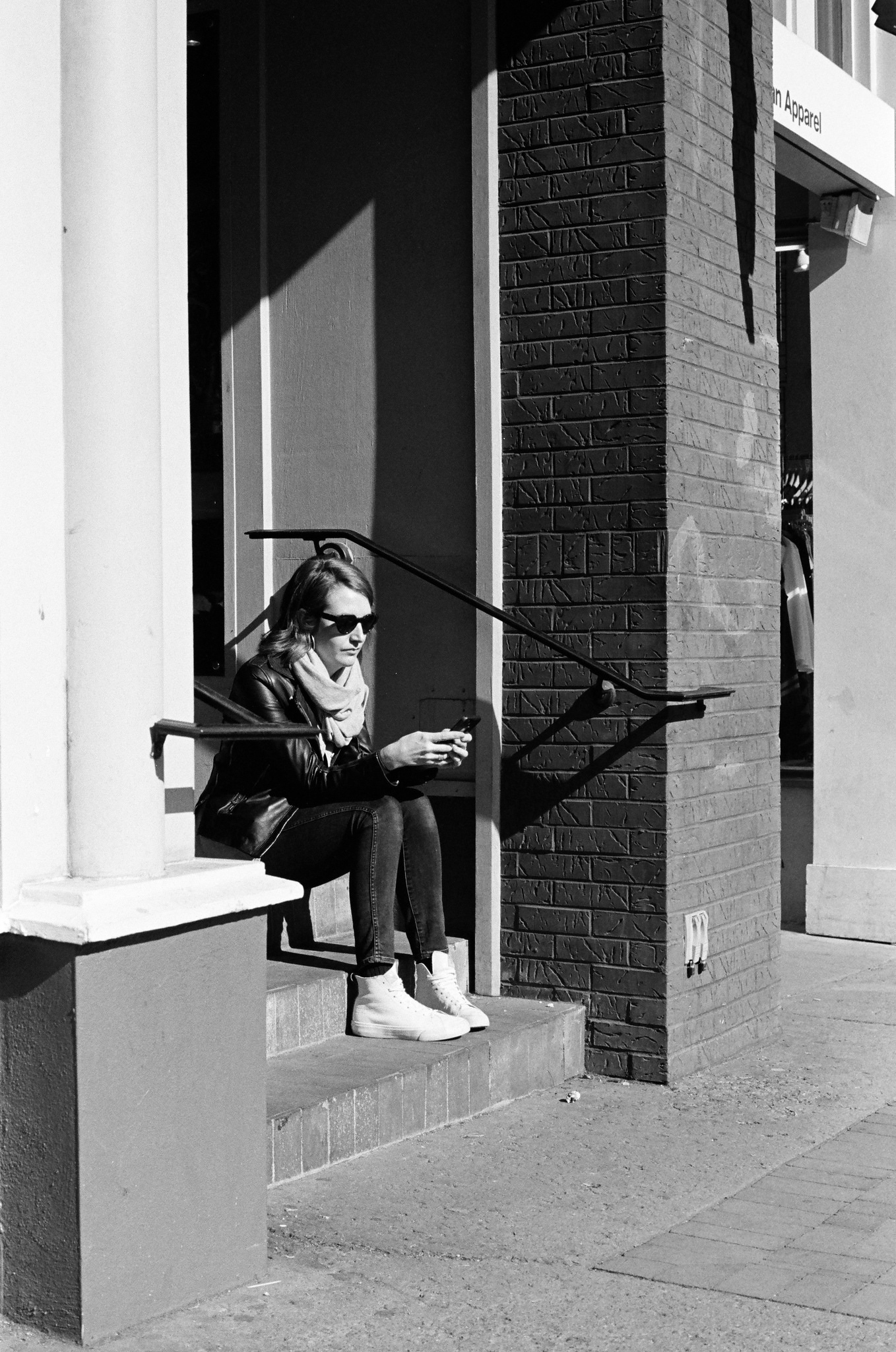 Nashville Street Photography. Shot on Kodak Trix-400 (35 mm Gelatin Silver)