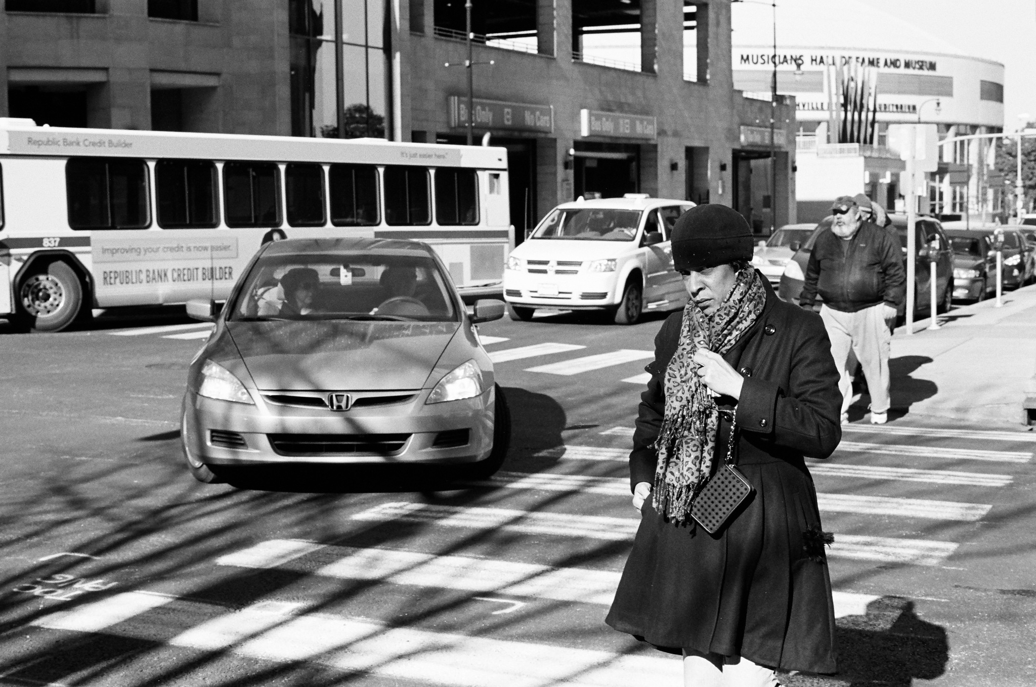 Nashville Street Photography. Shot on Kodak Trix-400 (35 mm Gelatin Silver)