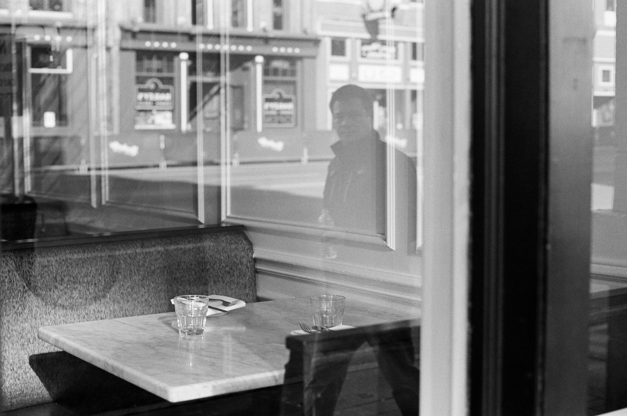 Nashville Street Photography. Shot on Kodak Trix-400 (35 mm Gelatin Silver)