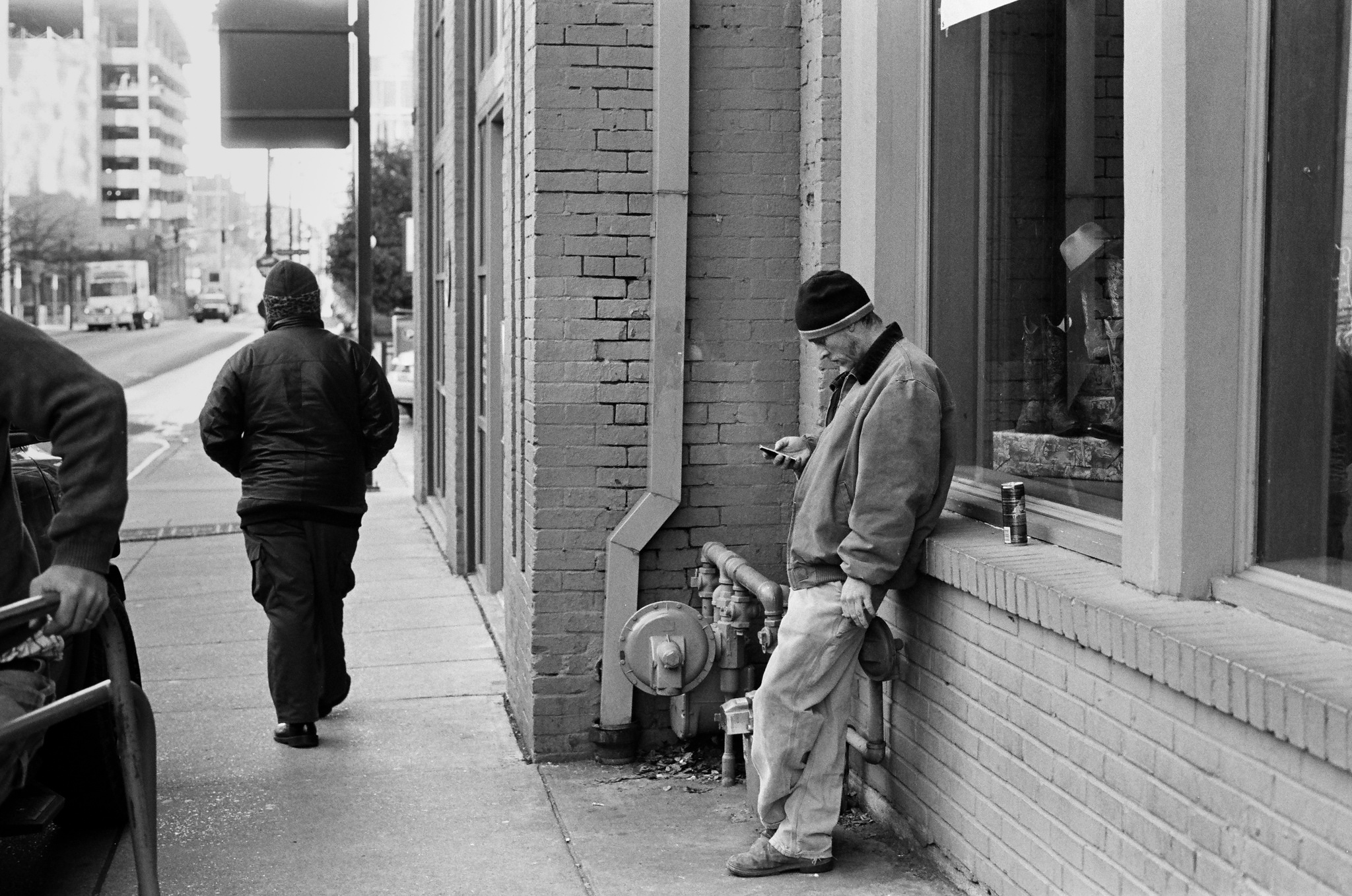 Nashville Street Photography. Shot on Kodak Trix-400 (35 mm Gelatin Silver)