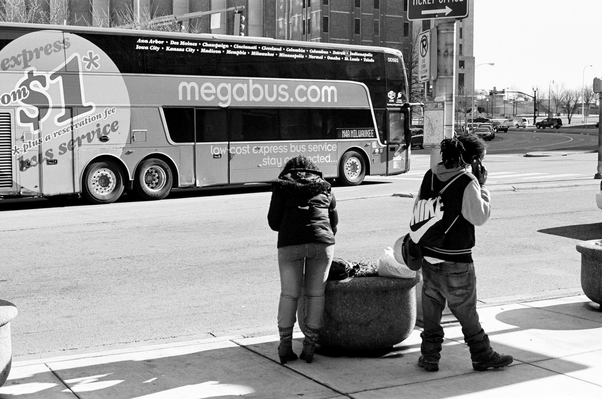 Nashville Street Photography. Shot on Kodak Trix-400 (35 mm Gelatin Silver)