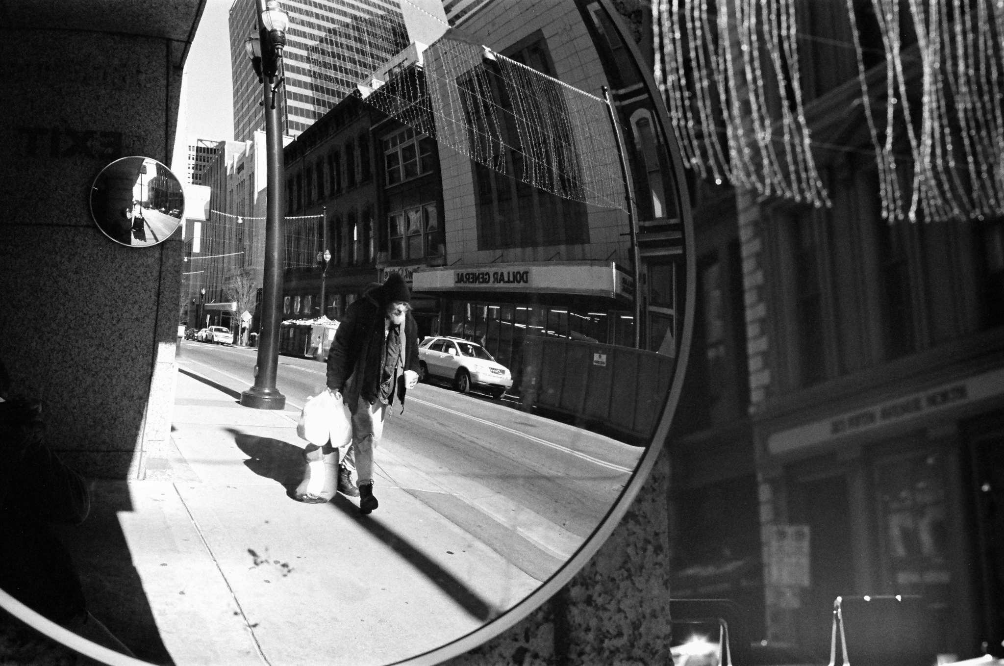 Nashville Street Photography. Shot on Kodak Trix-400 (35 mm Gelatin Silver)