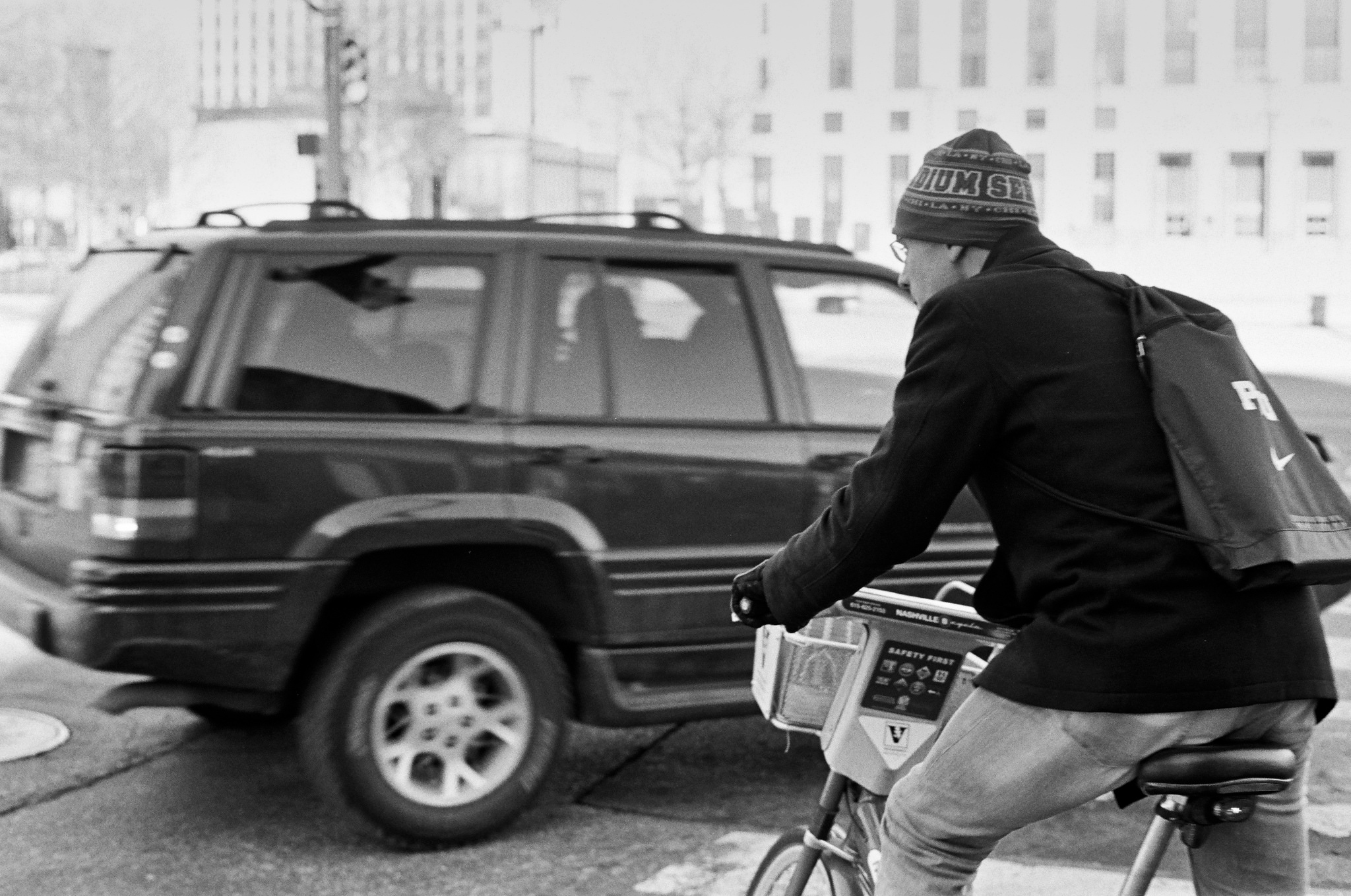 Nashville Street Photography. Shot on Kodak Trix-400 (35 mm Gelatin Silver)