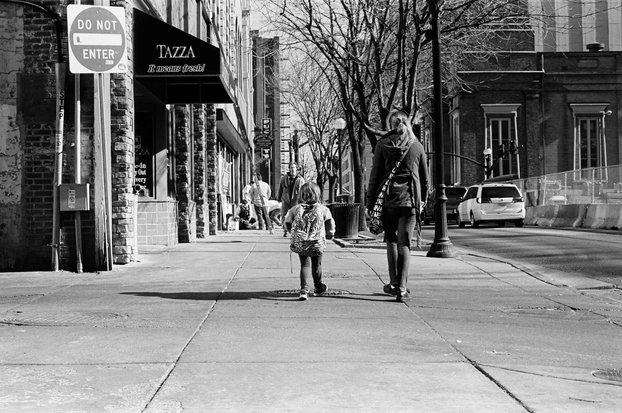 Nashville Street Photography. Shot on Kodak Trix-400 (35 mm Gelatin Silver)