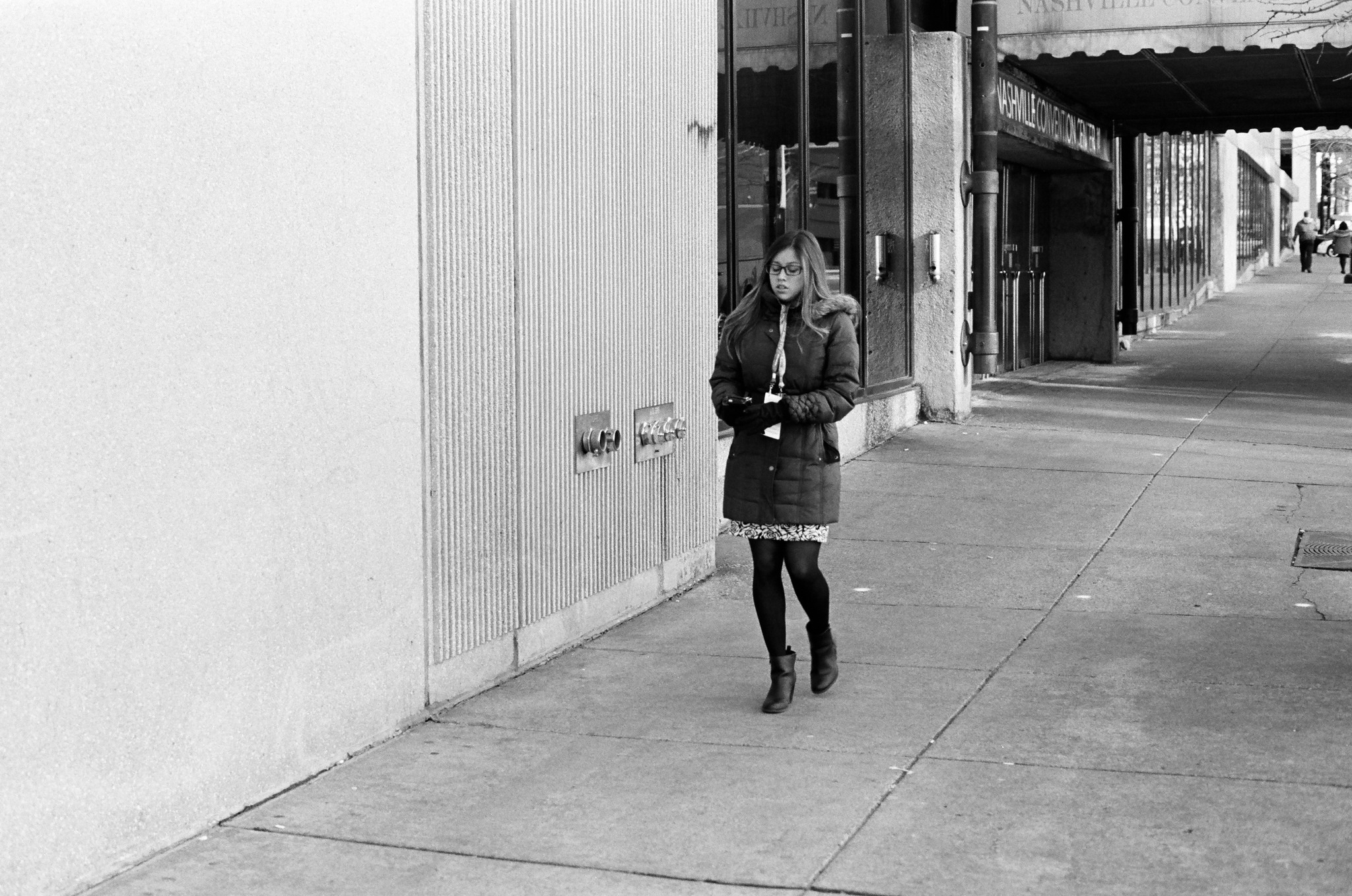 Nashville Street Photography. Shot on Kodak Trix-400 (35 mm Gelatin Silver)