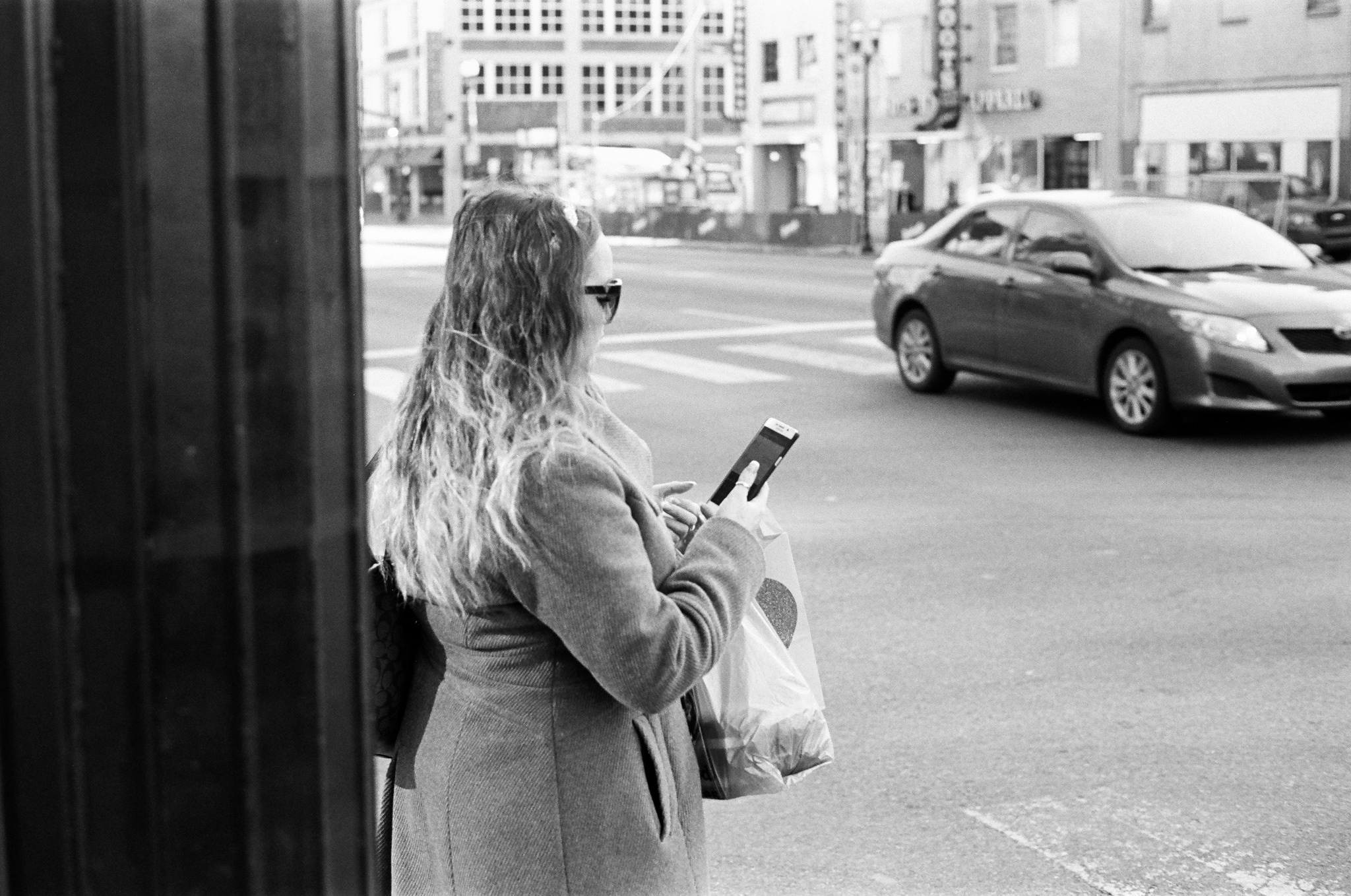 Nashville Street Photography. Shot on Kodak Trix-400 (35 mm Gelatin Silver)