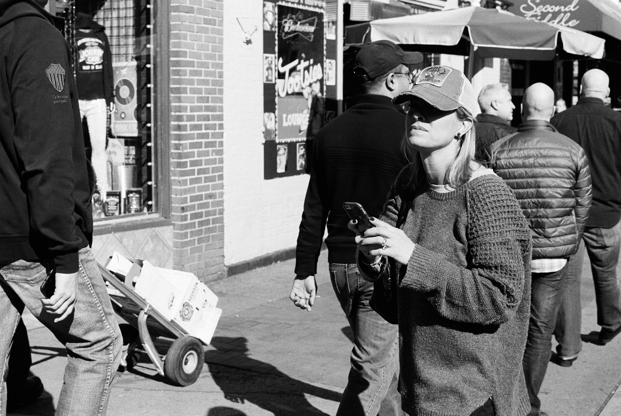 Olympus OM1 / 50mm f1.8 / Kodak TRI-X 400 / FINDLab