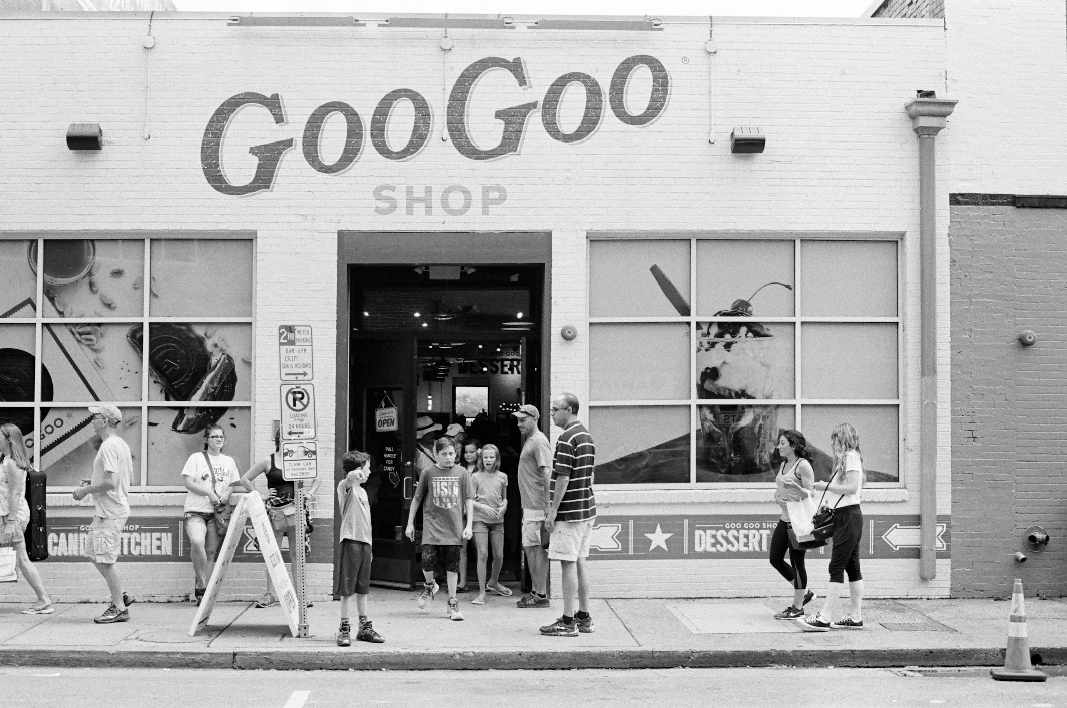 Downtown Nashville - Olympus OM1 / 50mm f1.8 / Kodak TRI-X 400 / FINDLab